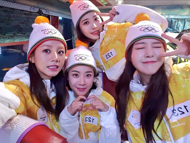 걸그룹 걸스데이, 2018 평창동계올림픽 성화 봉송 완주…시민들 열렬히 환호