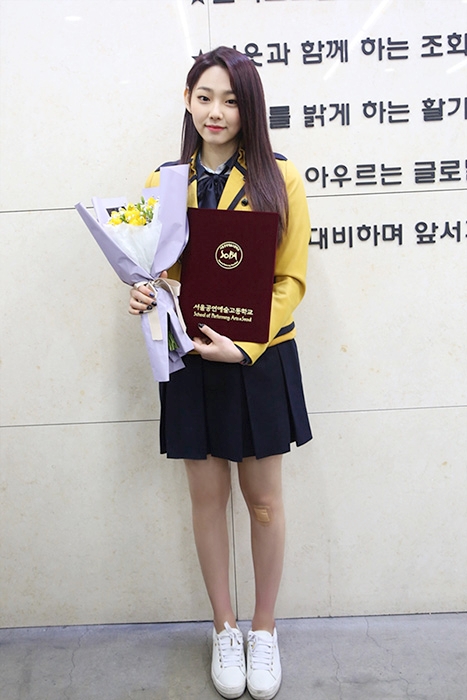 구구단 미나 고교 졸업식 참석, ‘상큼+발랄’ 교복美 정석 뽐내