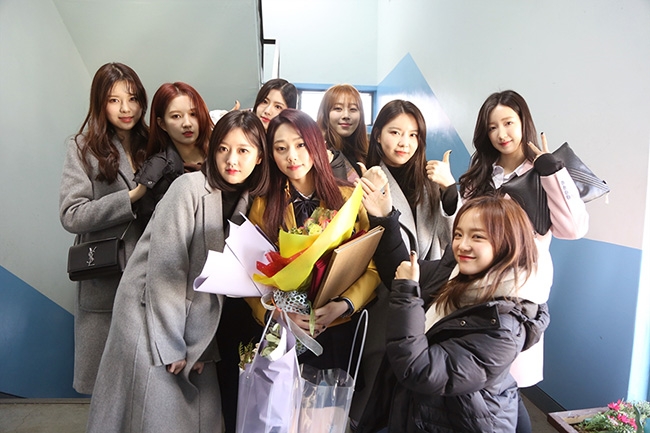 구구단 미나 고교 졸업식 참석, ‘상큼+발랄’ 교복美 정석 뽐내