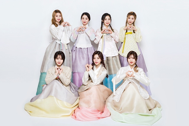 '일곱 악몽' 드림캐쳐, 유럽 공연 앞서 '한복차림 설 인사' 눈길