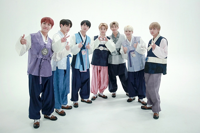 그룹 방탄소년단, 설명절 맞아 7인 7색 한복사진 공개 “행복한 2018년 기원”