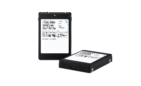 삼성전자가 양산을 시작한 '30.72TB SAS SSD' (사진=삼성전자)