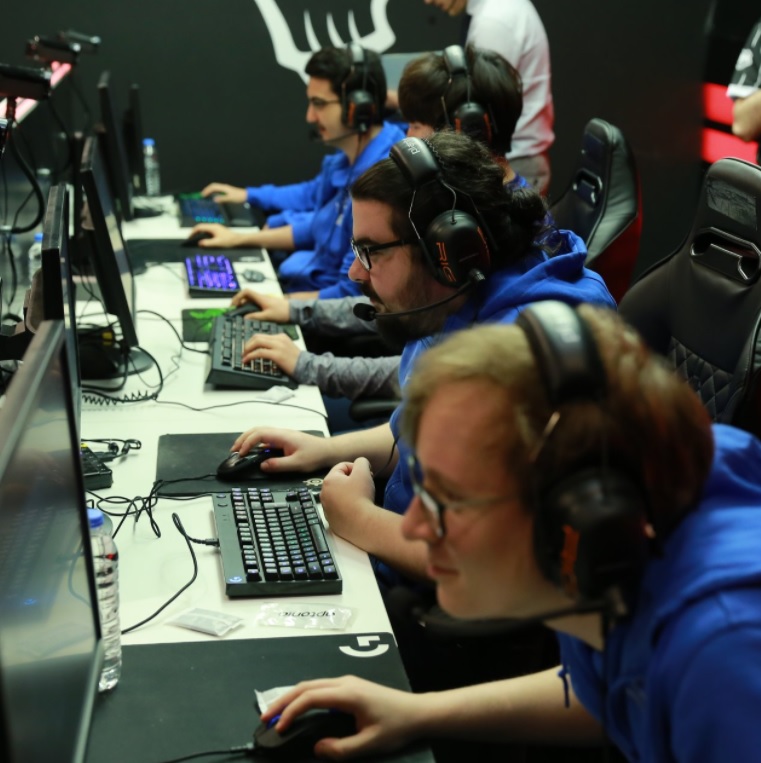 슈퍼매시브 선수들(사진=슈퍼매시브 트위터 발췌).