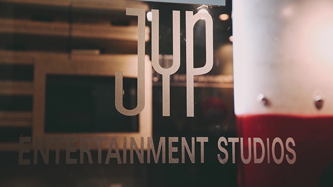 실력파 가수 효린, JYP와 첫 콜라보레이션