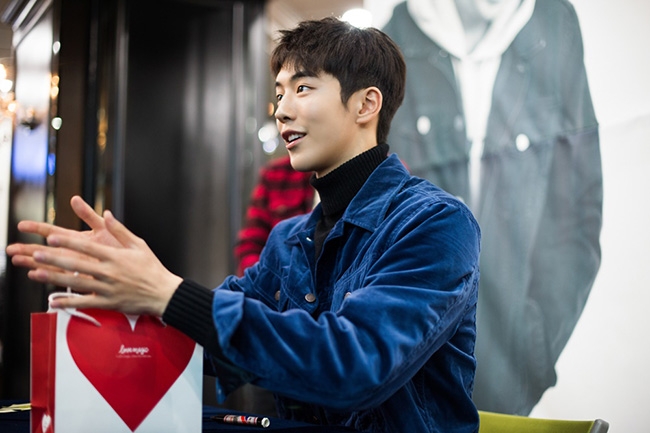 '훈남미 장착' 배우 남주혁, 사인회 성황리 개최