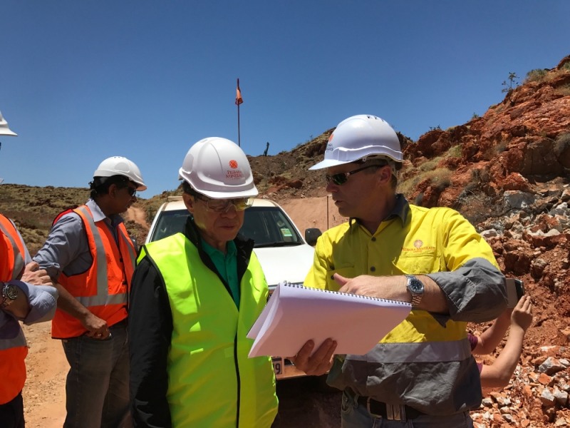 지난해 11월  권오준 회장은 필바라의 리튬광산을 방문해 현장을 점검했다. (사진=포스코)