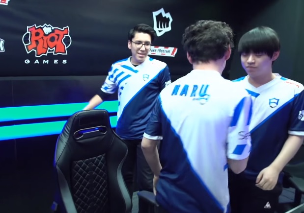 슈퍼매시브의 20연승을 저지한 오로라 선수들(사진=유튜브 화면 캡처).