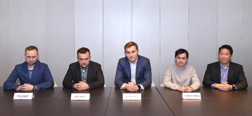 좌측부터 알렉스 세브첸코 엑소넘 총괄 담당자·알렉스 보테자루 브트퓨리 소프트웨어 총괄 담당자·콘스탄틴 비구스 이머코인 비즈니스 총괄 담당자·비아체슬라브 주이굴린 피치 총괄 담당자·그렉리 비트퓨리아태지역 총괄담당자 / 출처 = 비트퓨리