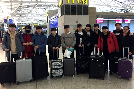 OGN 엔투스 에이스와 MVP 선수단.(사진=MVP 제공)