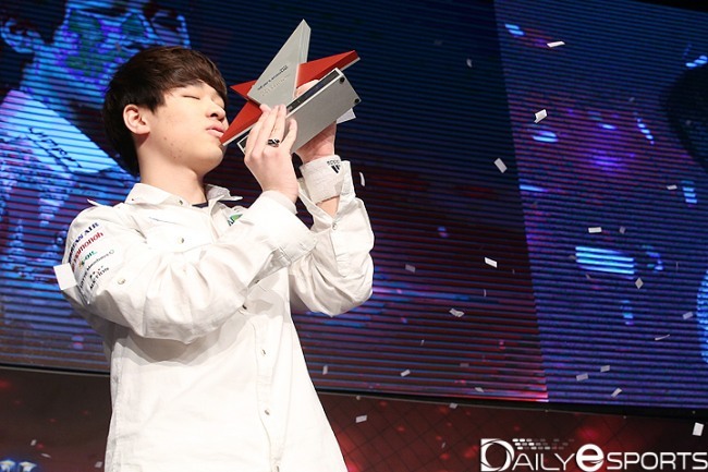 스포티비 게임즈 스타2 스타리그에서 우승한 조성주.