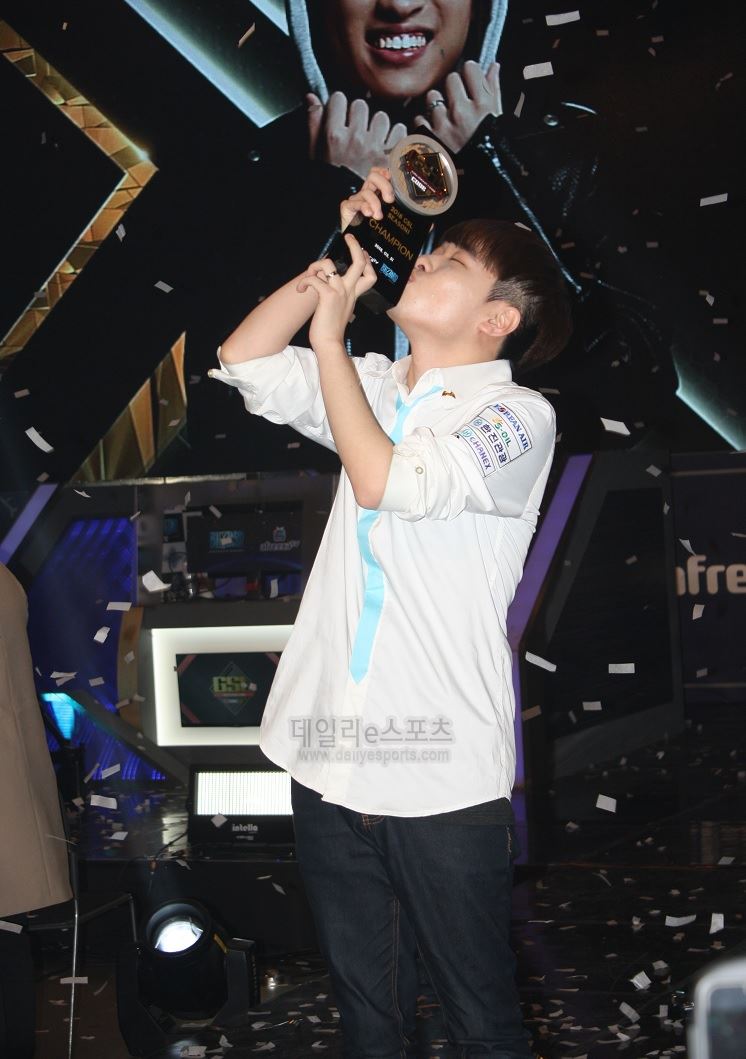 진에어 조성주, 스타2 사상 첫 트리플 크라운 달성