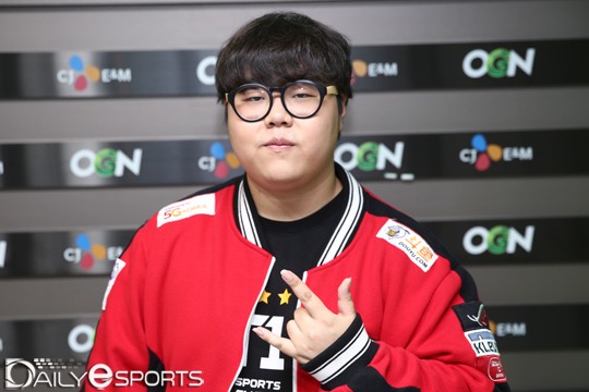 기세 꺾인 SK텔레콤, 3세트에 서포터 '울프' 이재완 투입