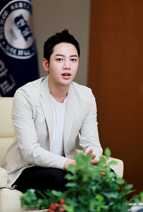 장근석, 모교 한양대에 장학금 1억 기부