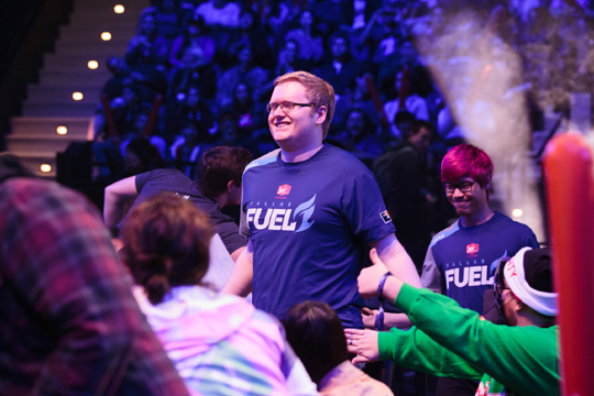 스테이지3 첫 경기를 승리로 장식한 댈러스.(사진=블리자드 제공)