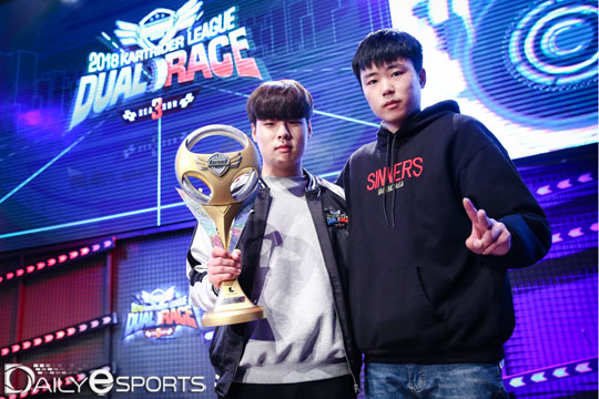 문호준(왼쪽)과 쩌우씽위.