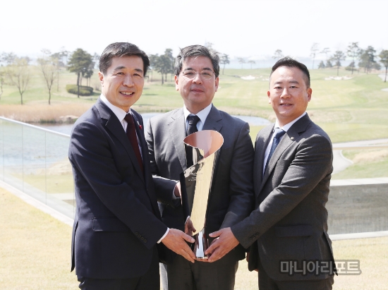 (좌측부터) 전성수 인천광역시 행정부시장, 장재훈 제네시스 고객가치담당 전무, 이준희 잭 니클라우스 대표.