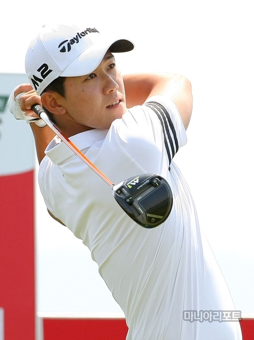 개막전 첫 날 이글과 쿼드러플 보기 등 1오버파를 기록한 변영재. 사진=마니아리포트DB