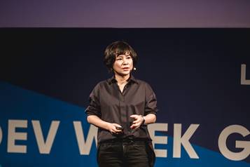 라인 데브 위크(DEV WEEK) 2018 기조연설에 나선 박의빈 CTO.