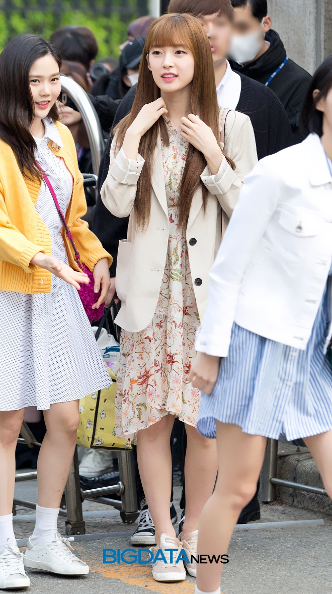 오마이걸 반하나 아린, KBS '뮤직뱅크' 리허설 출근길