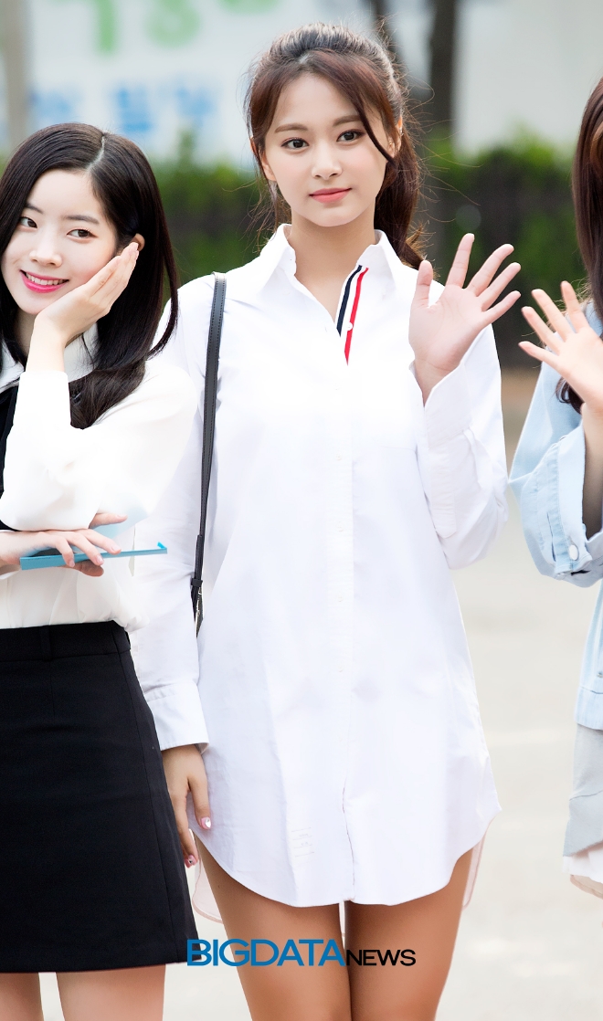 트와이스 쯔위, KBS '뮤직뱅크' 리허설 출근길