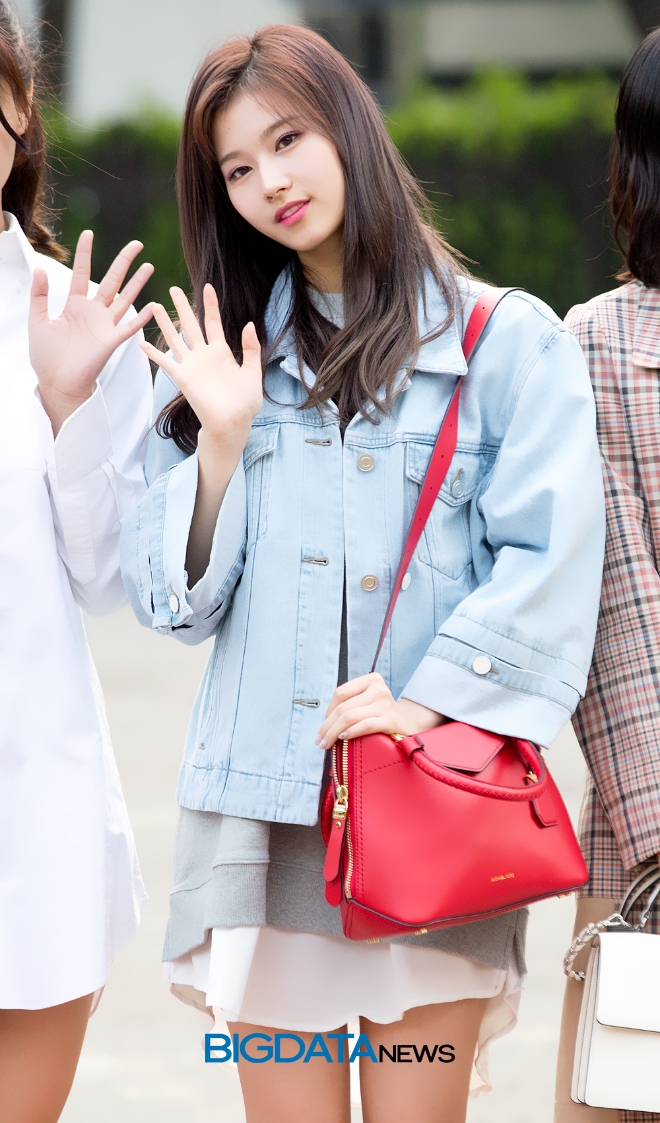 트와이스 사나, KBS '뮤직뱅크' 리허설 출근길