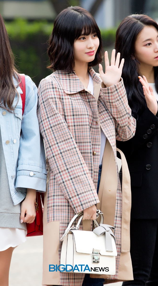 트와이스 모모, KBS '뮤직뱅크' 리허설 출근길