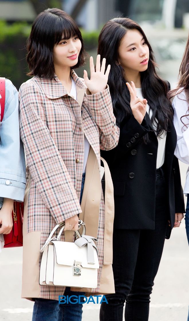 트와이스 모모-채영, KBS '뮤직뱅크' 리허설 출근길