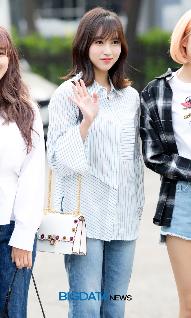 트와이스 미나, KBS '뮤직뱅크' 리허설 출근길