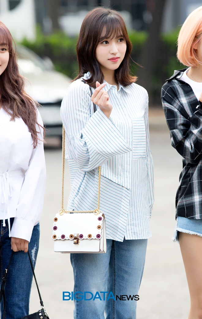 트와이스 미나, KBS '뮤직뱅크' 리허설 출근길