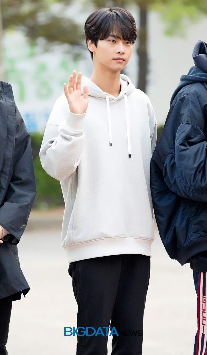 빅스 엔, KBS '뮤직뱅크' 리허설 출근길
