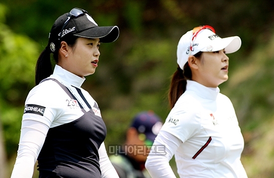 이너웨이를 착용한 최혜진과 김지현. 사진=마니아리포트 DB