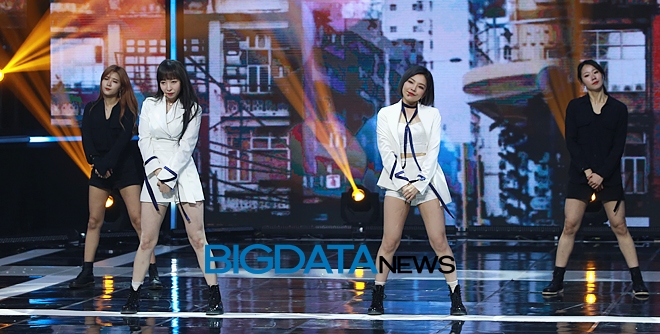 아이아이, '쇼 챔피언' 생방송 현장
