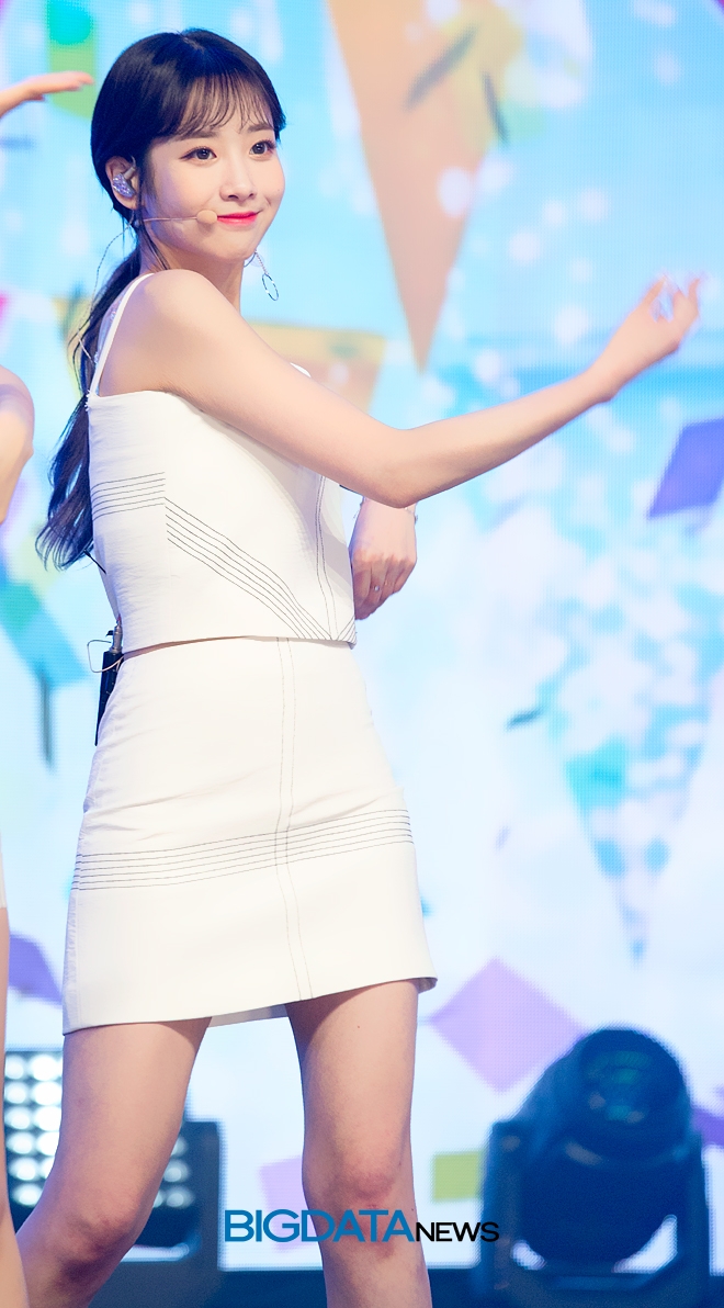 러블리즈 유지애, 심플리케이팝 'Simply K-POP' 현장