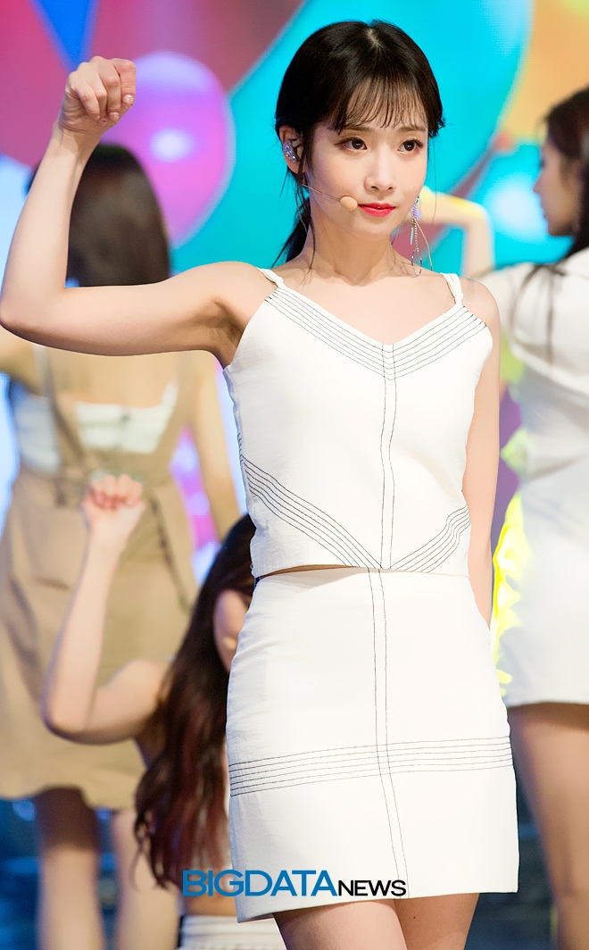 러블리즈 유지애, 심플리케이팝 'Simply K-POP' 현장