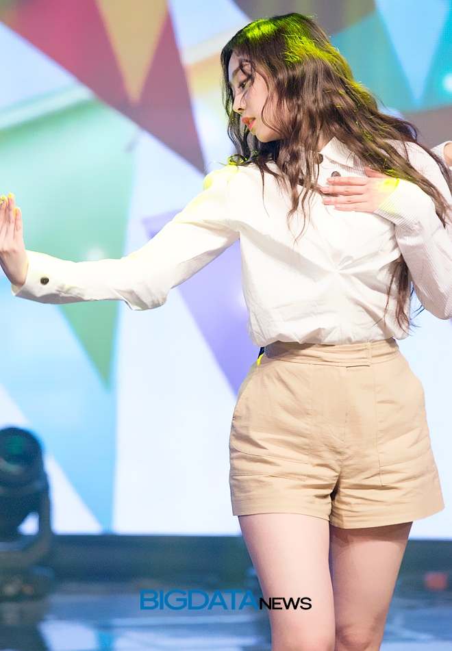 러블리즈 서지수, 심플리케이팝 'Simply K-POP' 현장