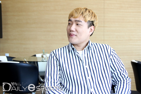 '이 세상 인터뷰가 아니다'…예측불가 인터뷰어 HGC KR 서형욱-이대형 해설