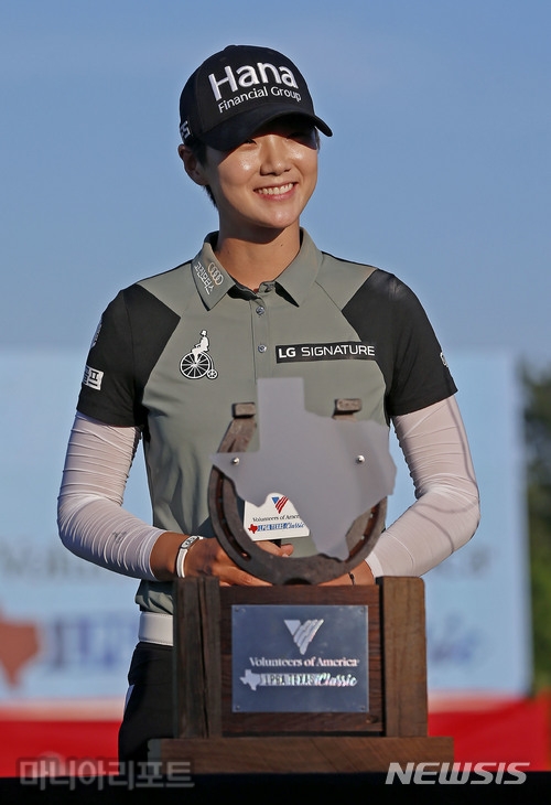 '시즌 첫 승' 박성현, 세계랭킹 4위로…신지애 24위