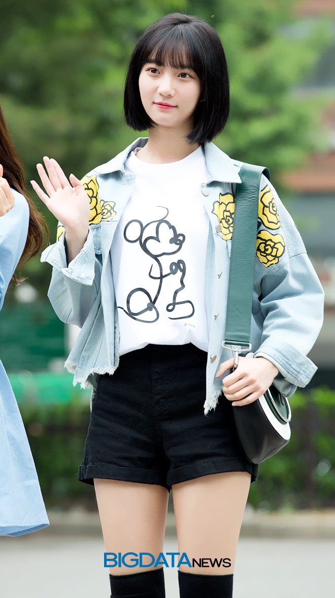 오마이걸 반하나 비니, '뮤직뱅크' 출근길 현장