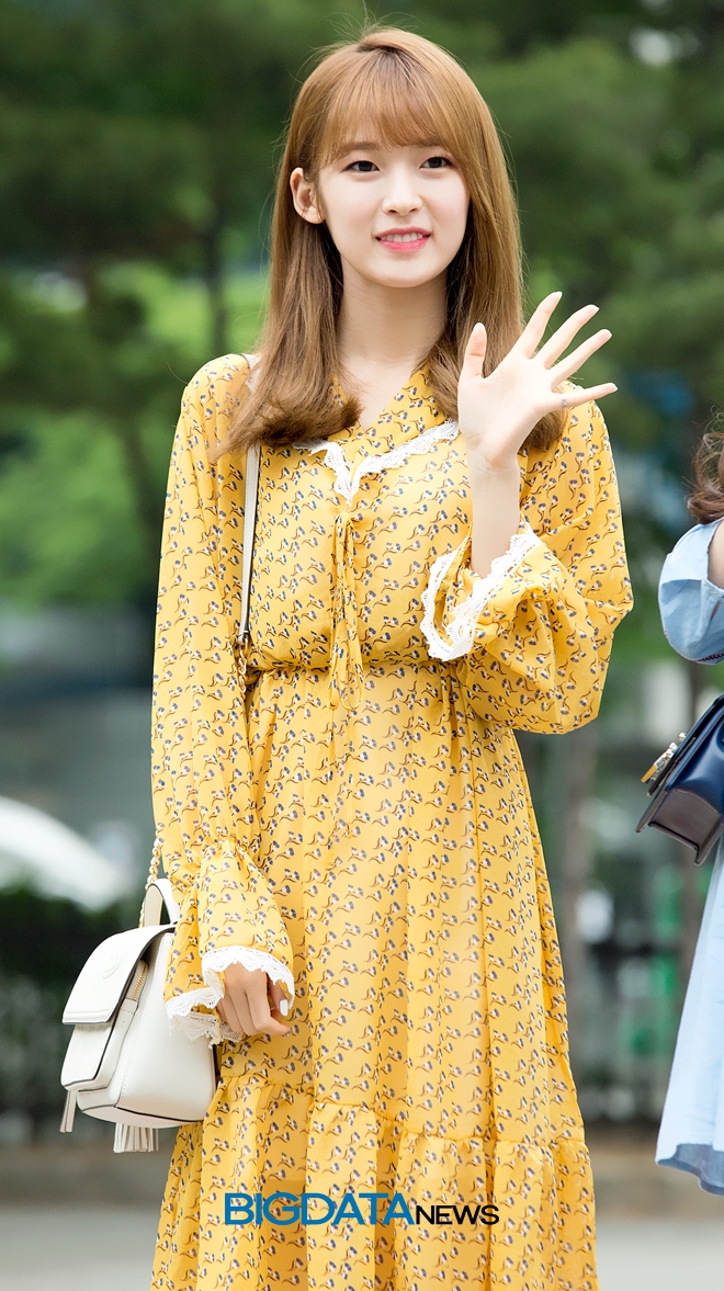 오마이걸 반하나 아린, '뮤직뱅크' 출근길 현장