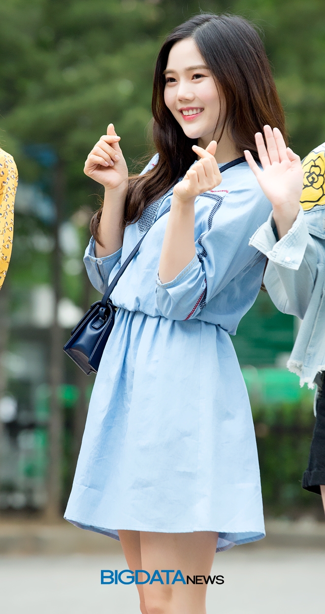 오마이걸 반하나 효정, '뮤직뱅크' 출근길 현장