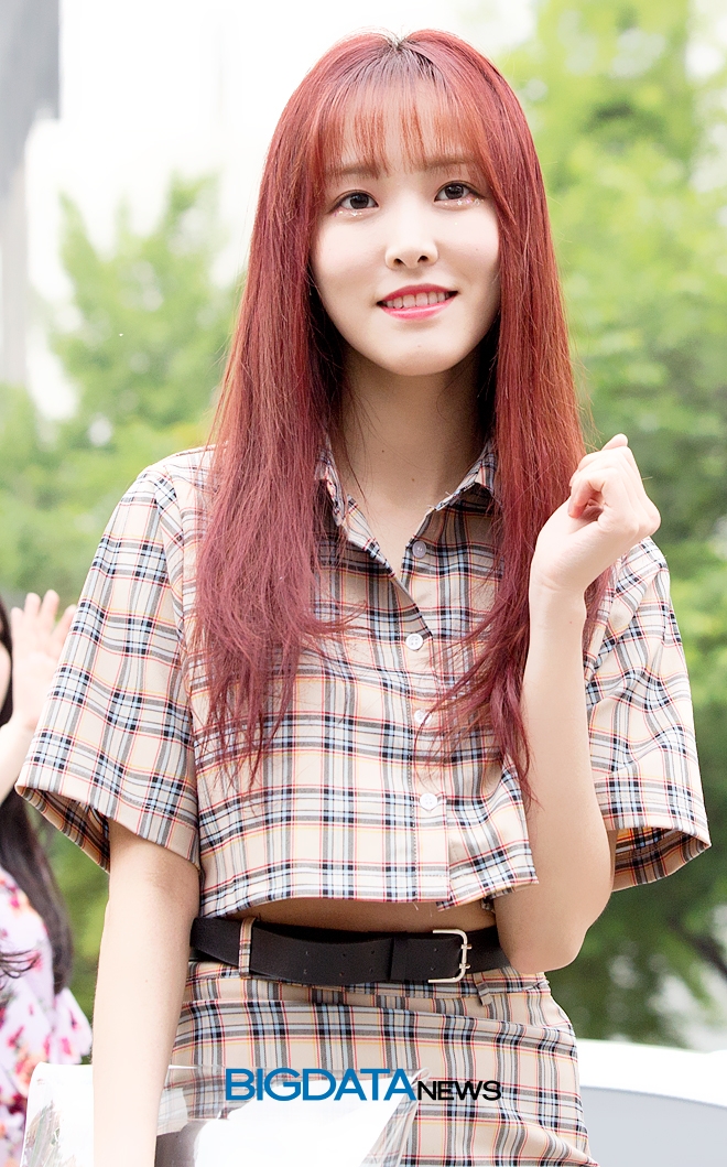 여자친구 유주, '뮤직뱅크' 출근길 현장