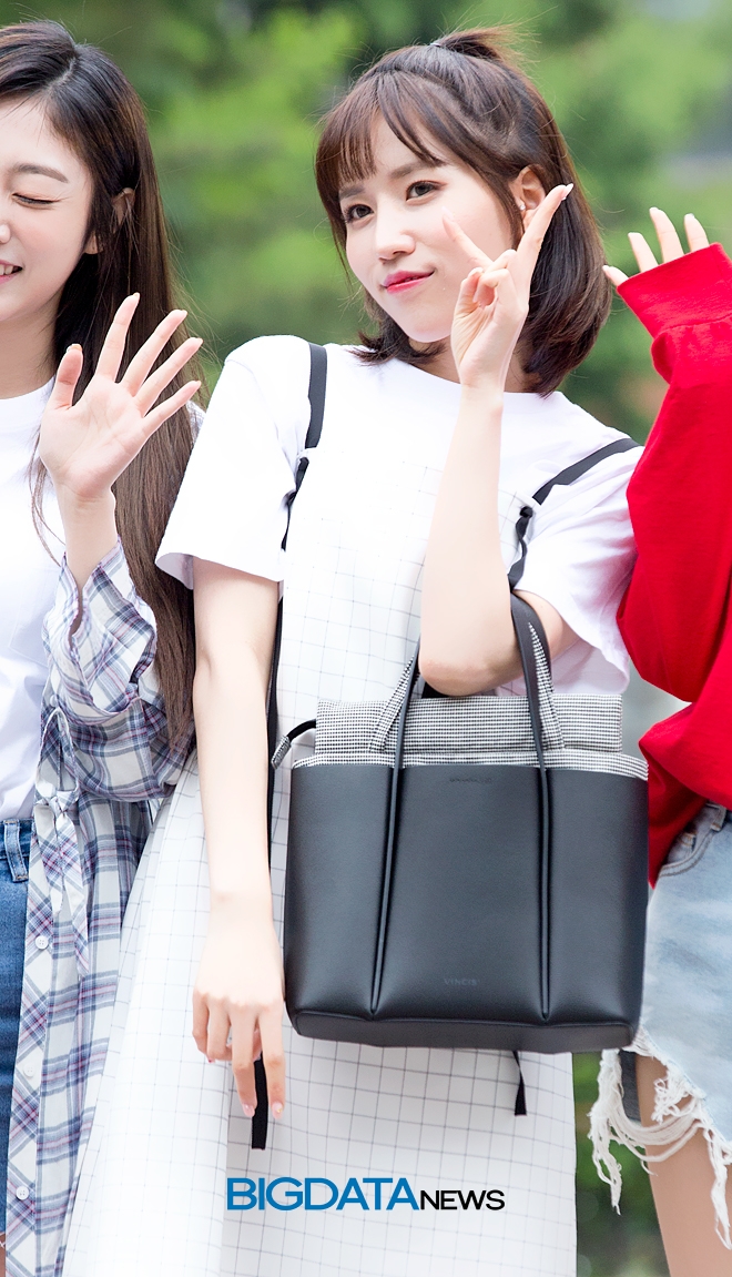 러블리즈 진, '뮤직뱅크' 출근길 현장