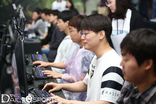 젠지 '룰러' 박재혁과 '코어장전' 조용인, 가족 e스포츠 페스티벌서 '행복 롤'