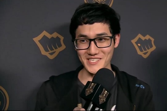 로얄 네버 기브 업의 'Karsa' 헝하오슈안. (사진=MSI 중계 캡처)