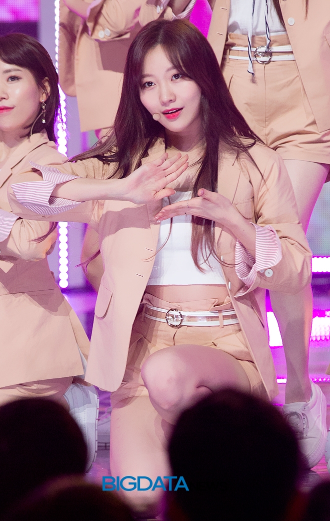 러블리즈 류수정, '쇼 챔피언' 생방송 현장