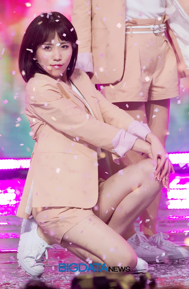 러블리즈 진, '쇼 챔피언' 생방송 현장