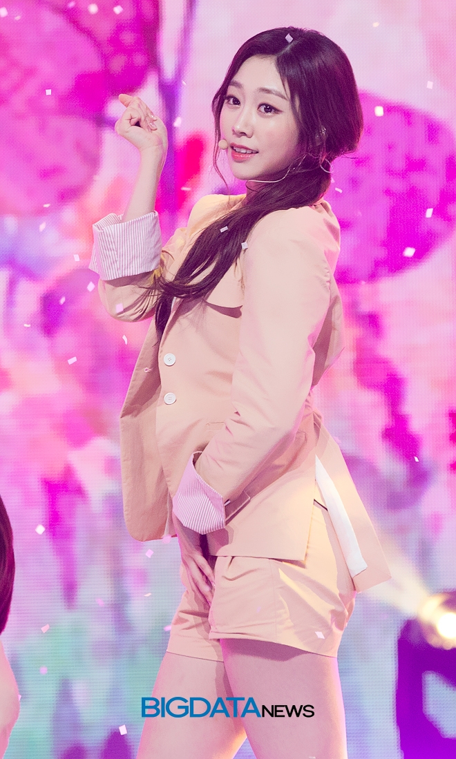 러블리즈 서지수, '쇼 챔피언' 생방송 현장