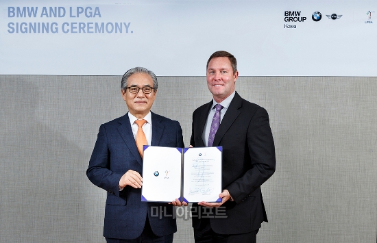 BMW 그룹 코리아 김효준 회장과 LPGA 커미셔너 마이크 완 회장. 사진=BMW 그룹 코리아