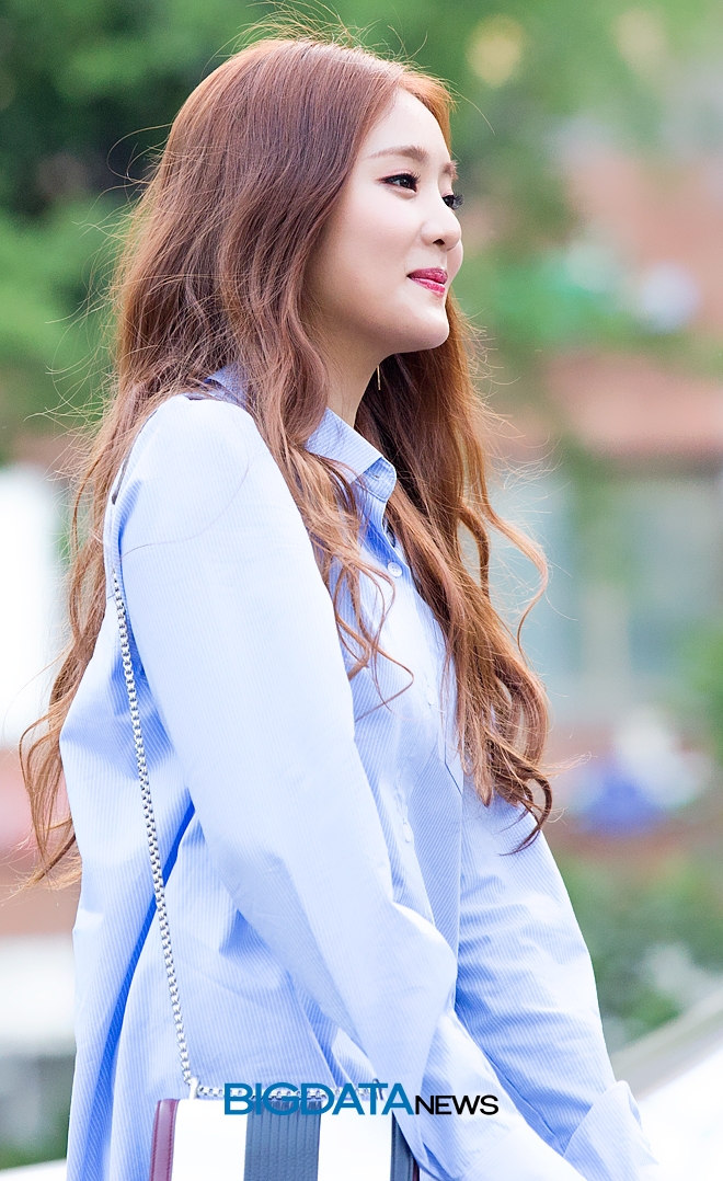 (여자)아이들 민니, 뮤직뱅크 출근길 현장