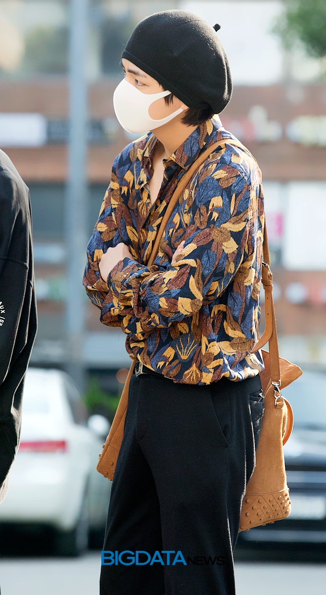 방탄소년단 뷔, 뮤직뱅크 출근길 현장